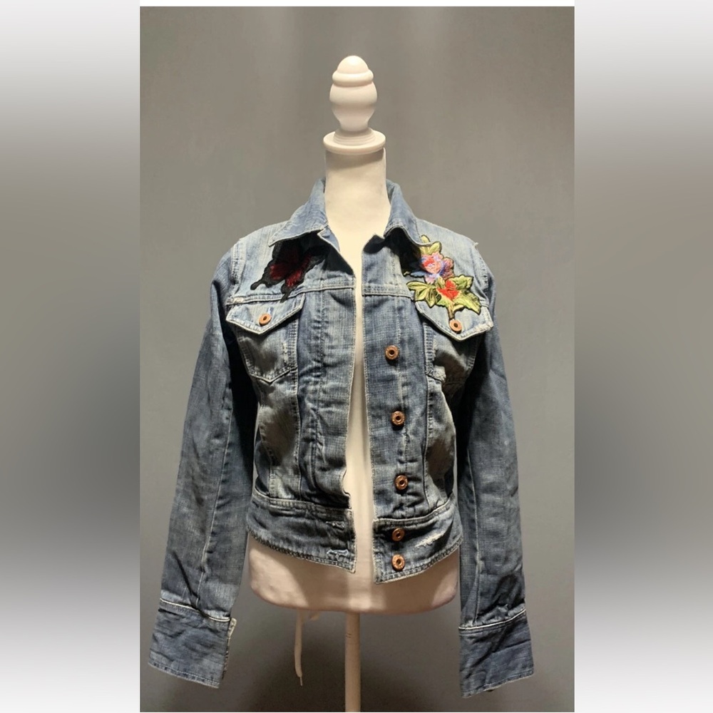 Zara Women's Sz Medium TRF 100% Denim Jacket Floral Embroidered Patch